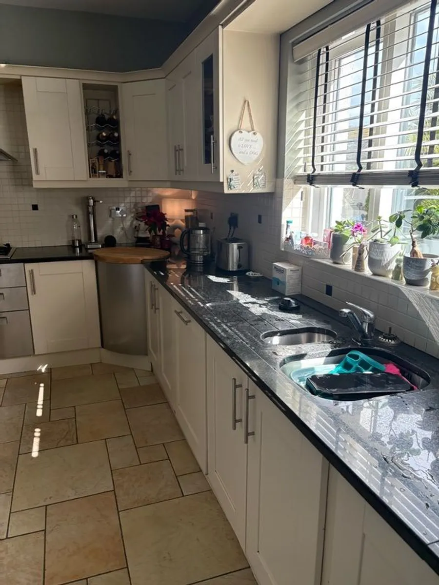 Fitted Kitchen - Image 1