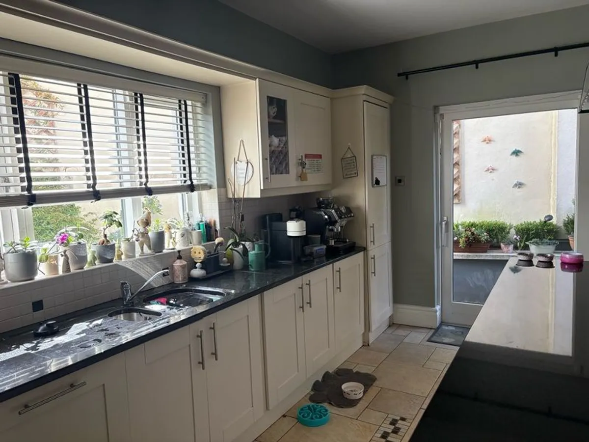 Fitted Kitchen - Image 3