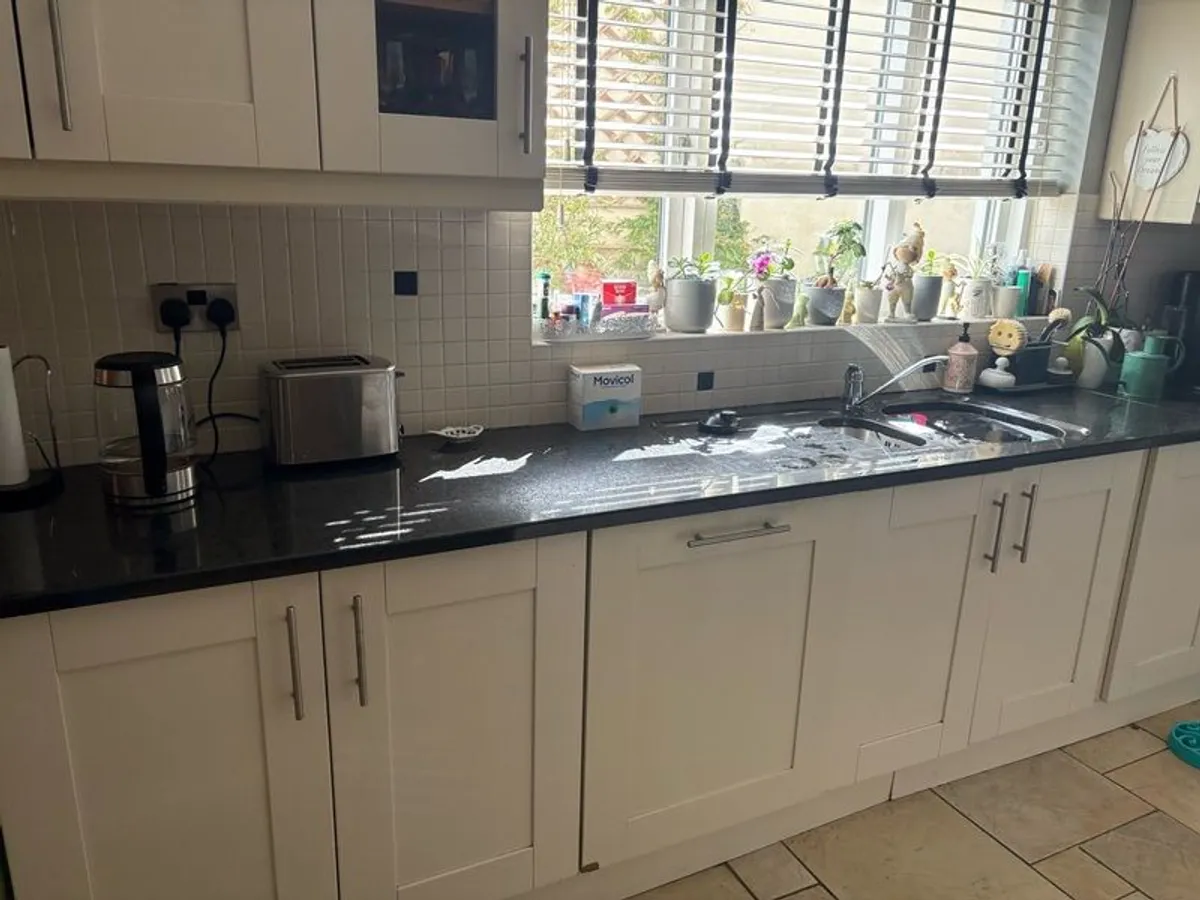 Fitted Kitchen - Image 4