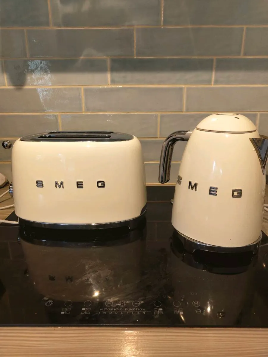 SMEG kettle and Toaster - Image 1