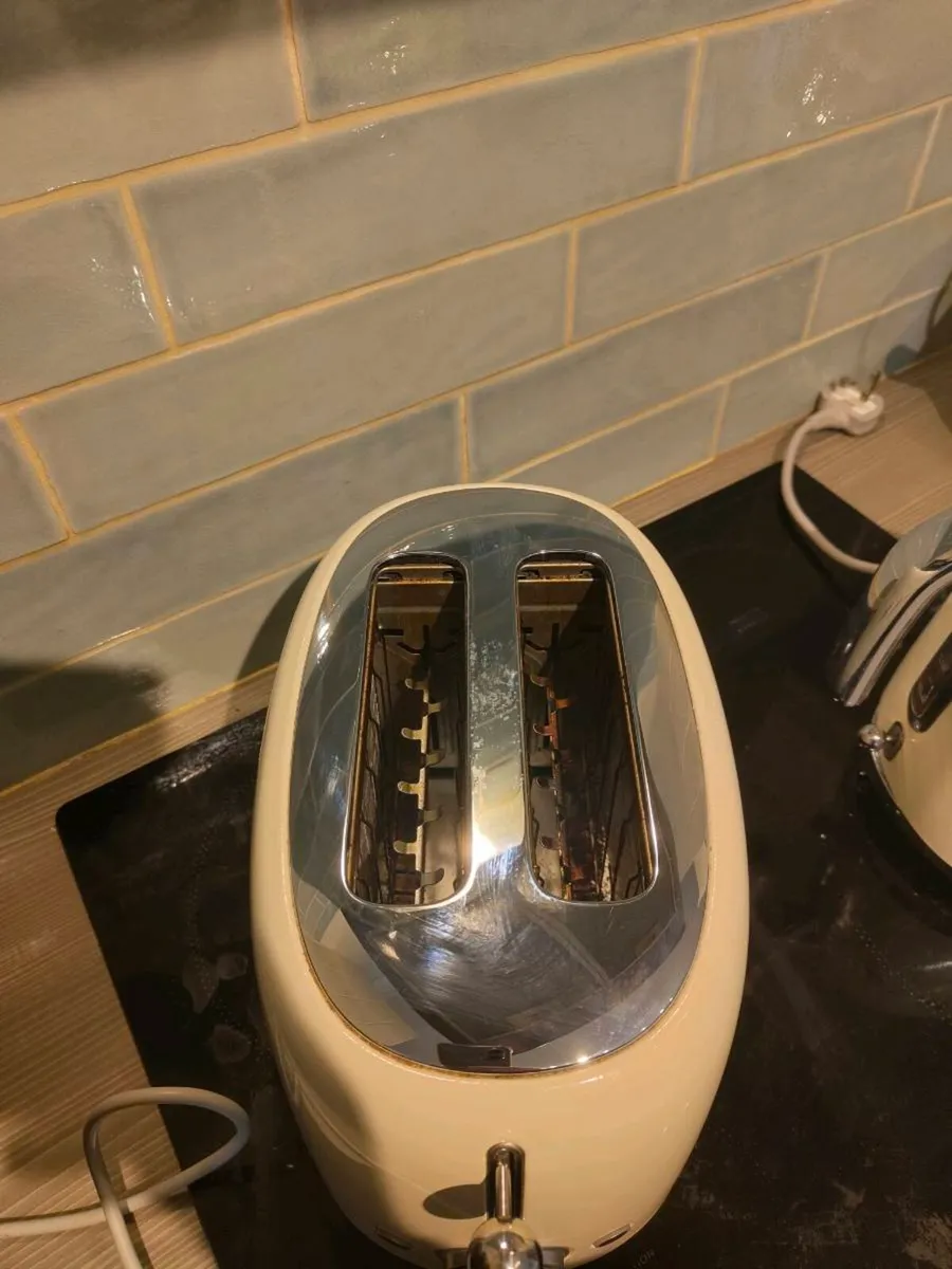 SMEG kettle and Toaster - Image 3