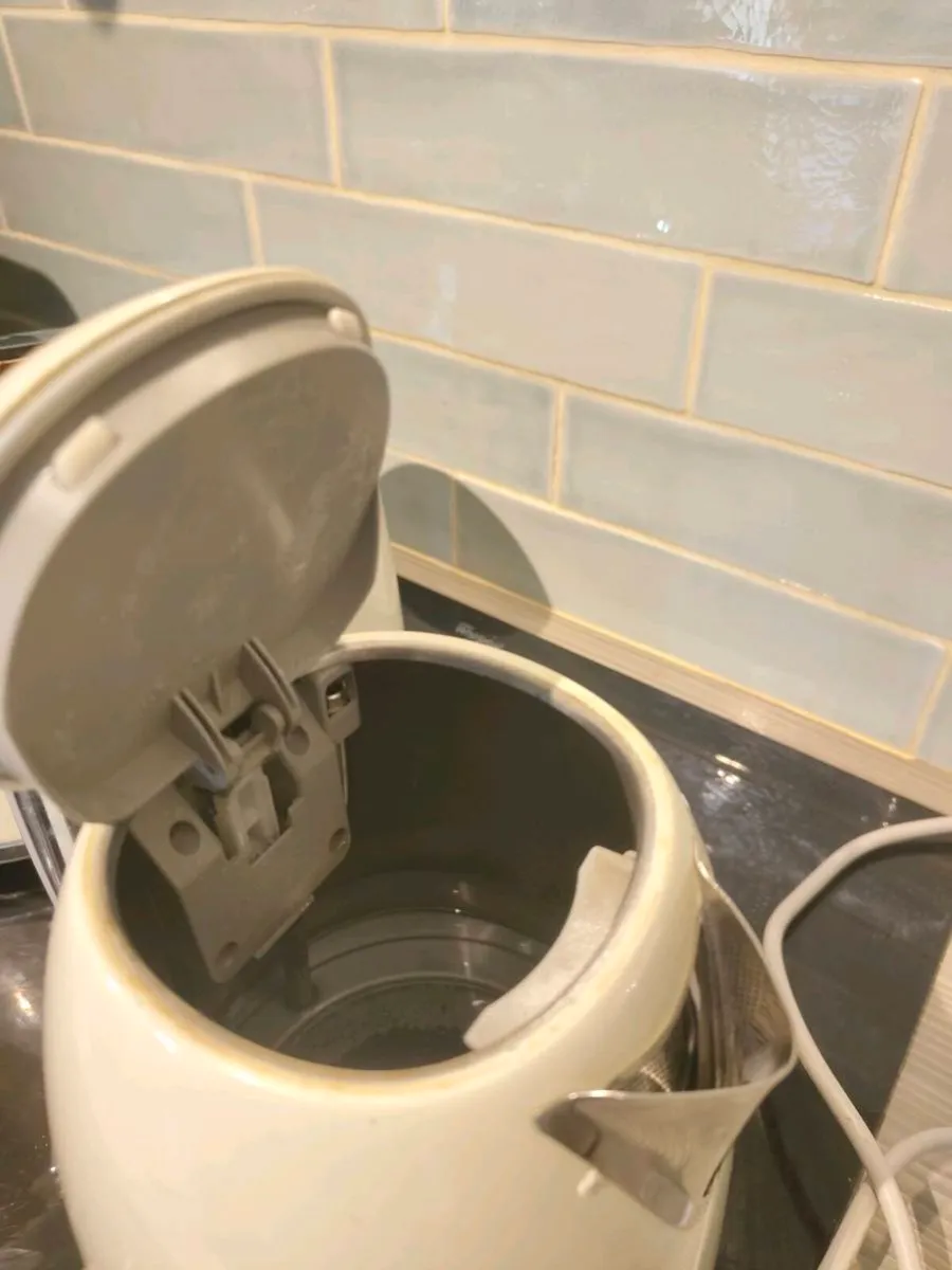 SMEG kettle and Toaster - Image 4