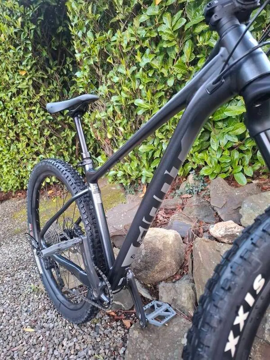 Giant Fathom  as new condition - Image 2