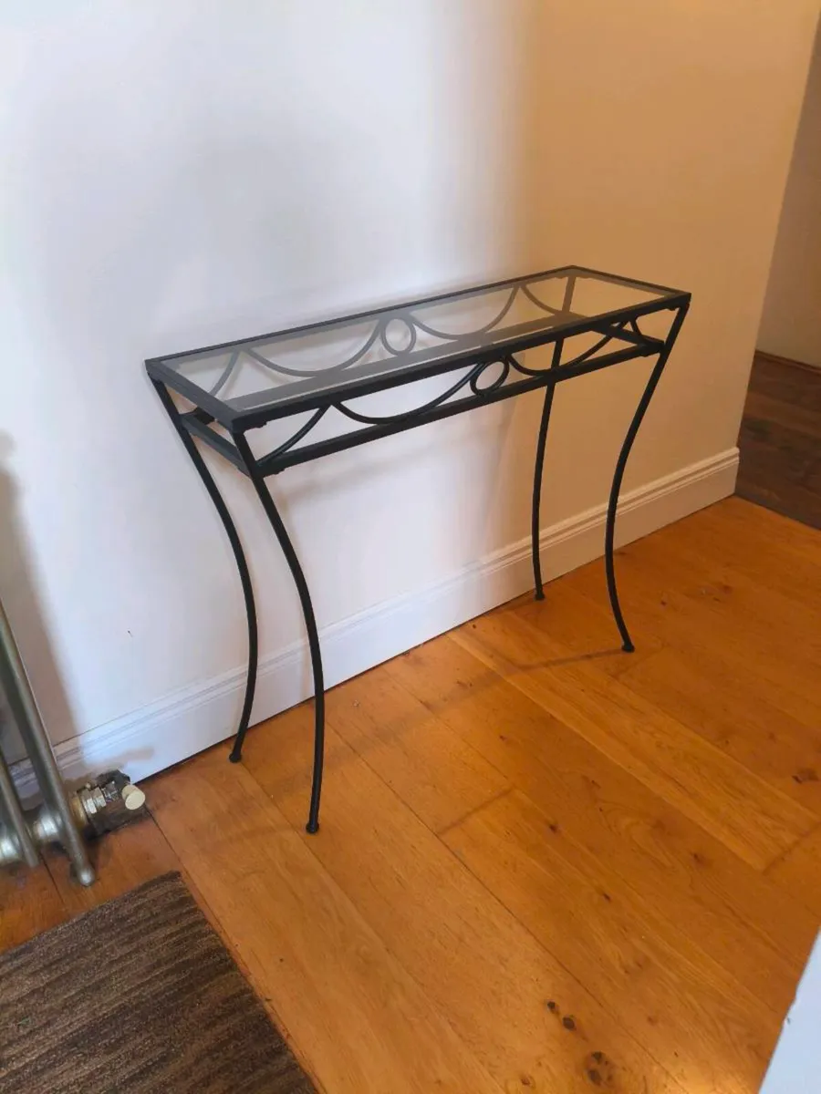 Table new ,25 Euro - Image 1