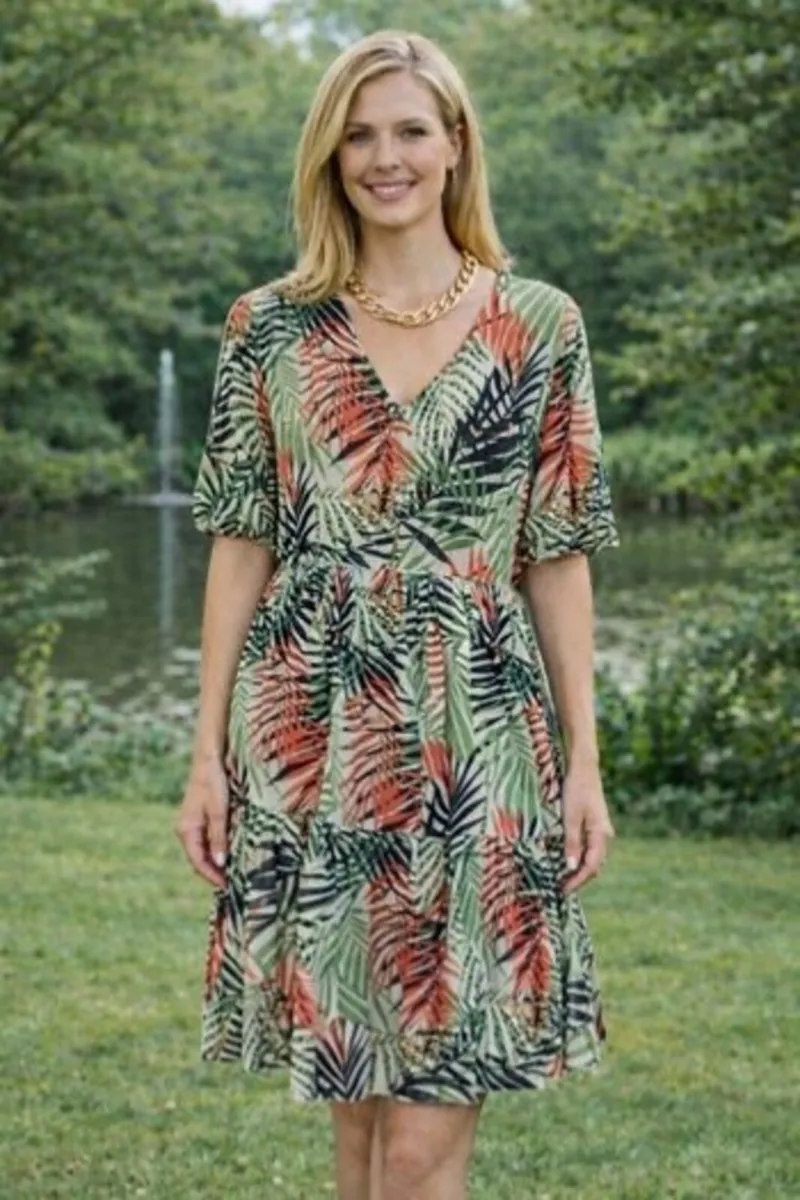 BRAND NEW Ladies Short Tropical Print Dress: Size - Image 1