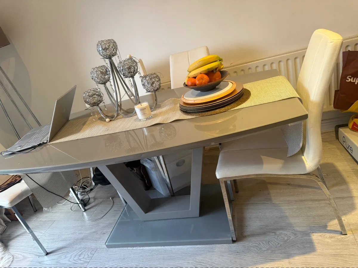 Dining table - Image 2