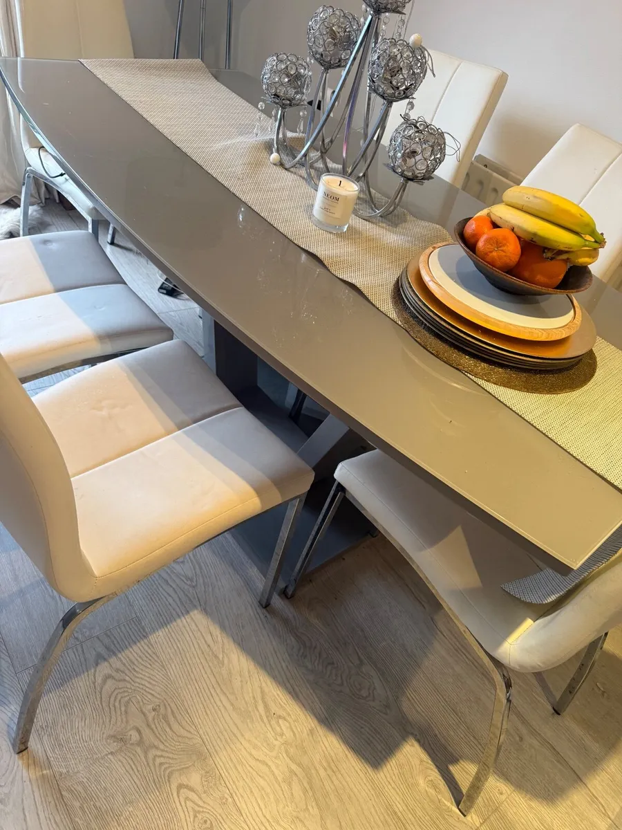 Dining table - Image 3