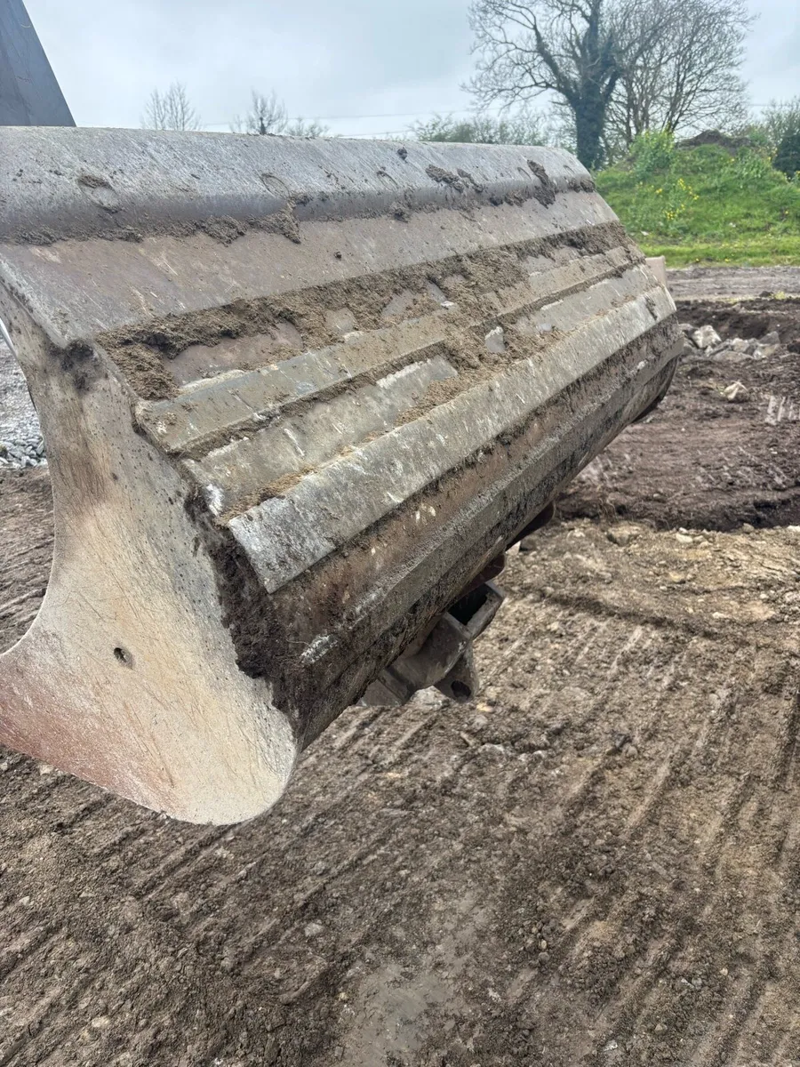 14 Ton Grading bucket - Image 2