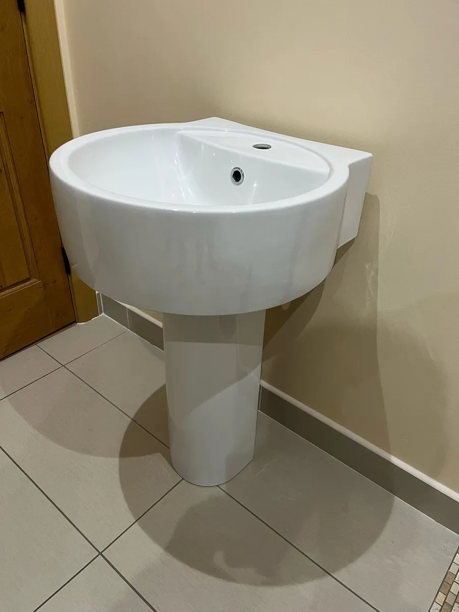 Basin and pedestal - Image 1