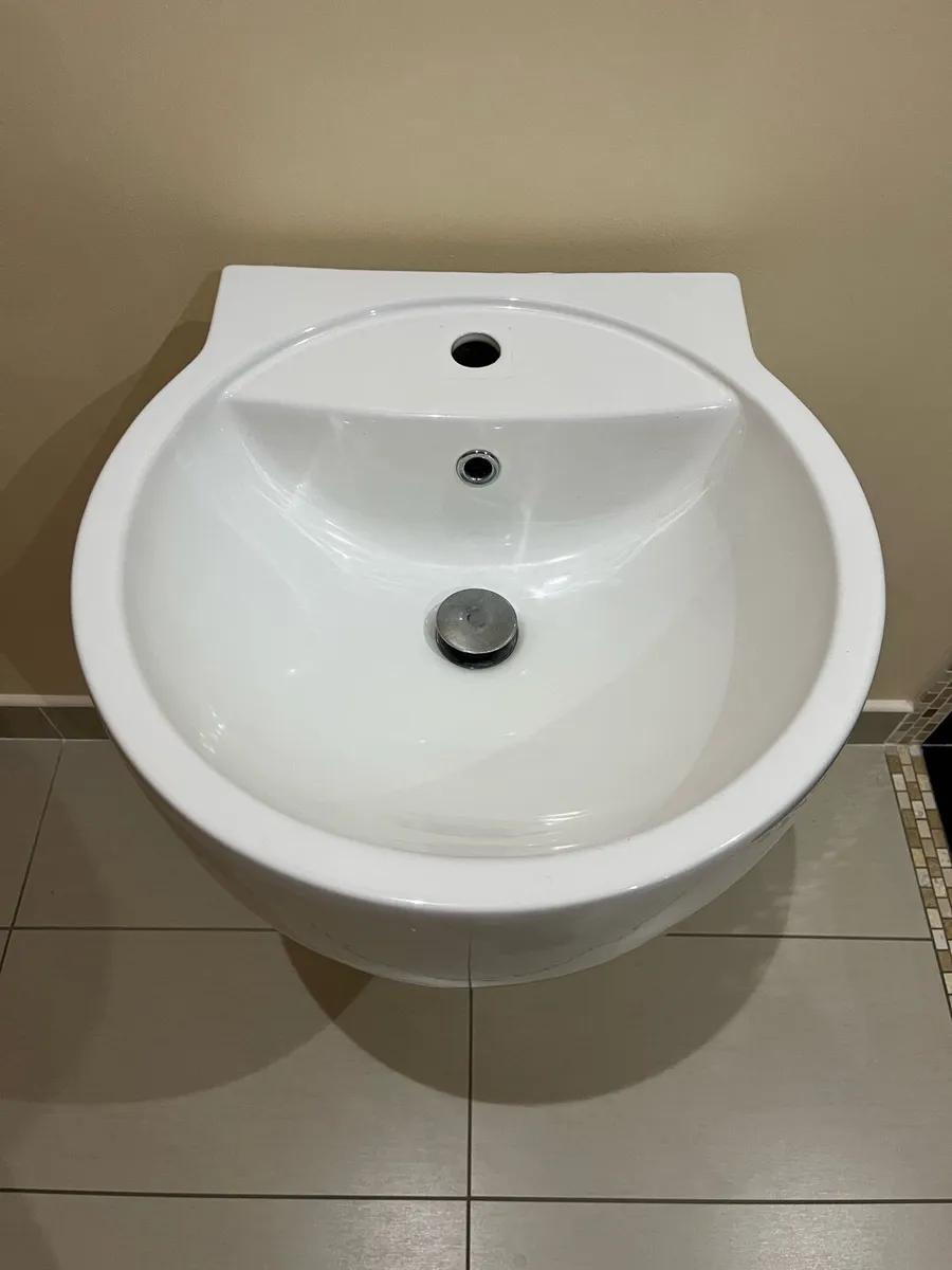 Basin and pedestal - Image 2