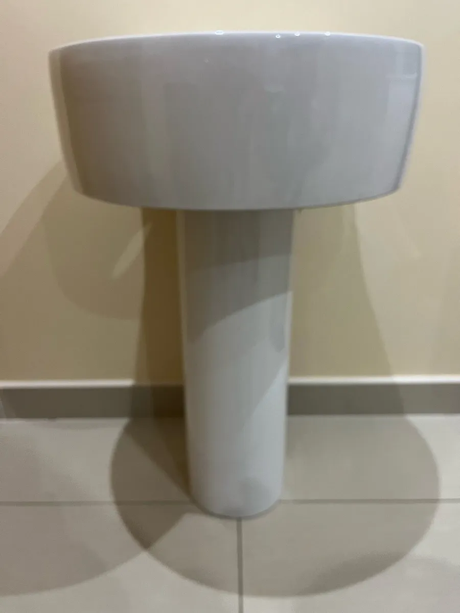 Basin and pedestal - Image 3