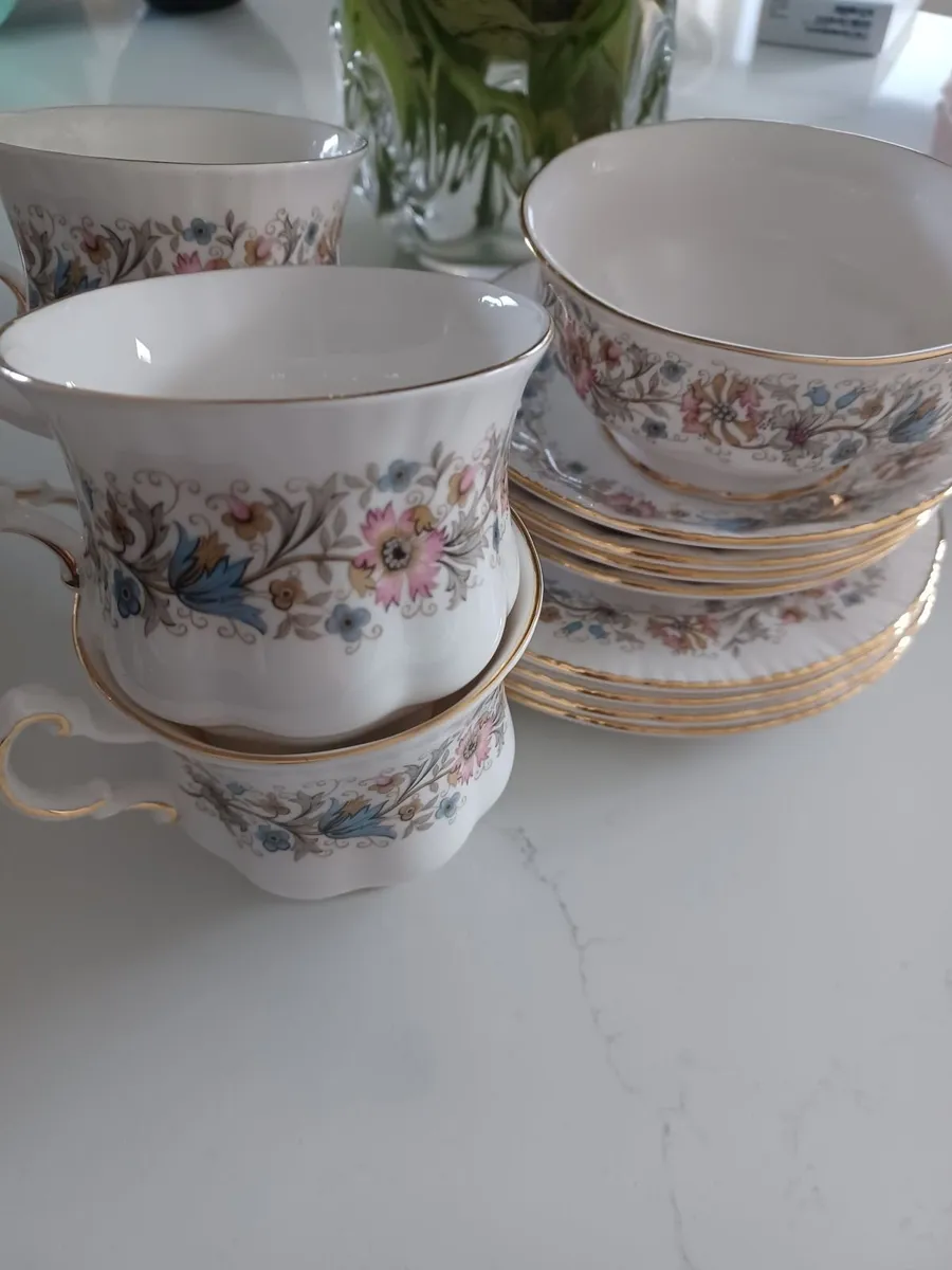 Fine bone china - Image 1