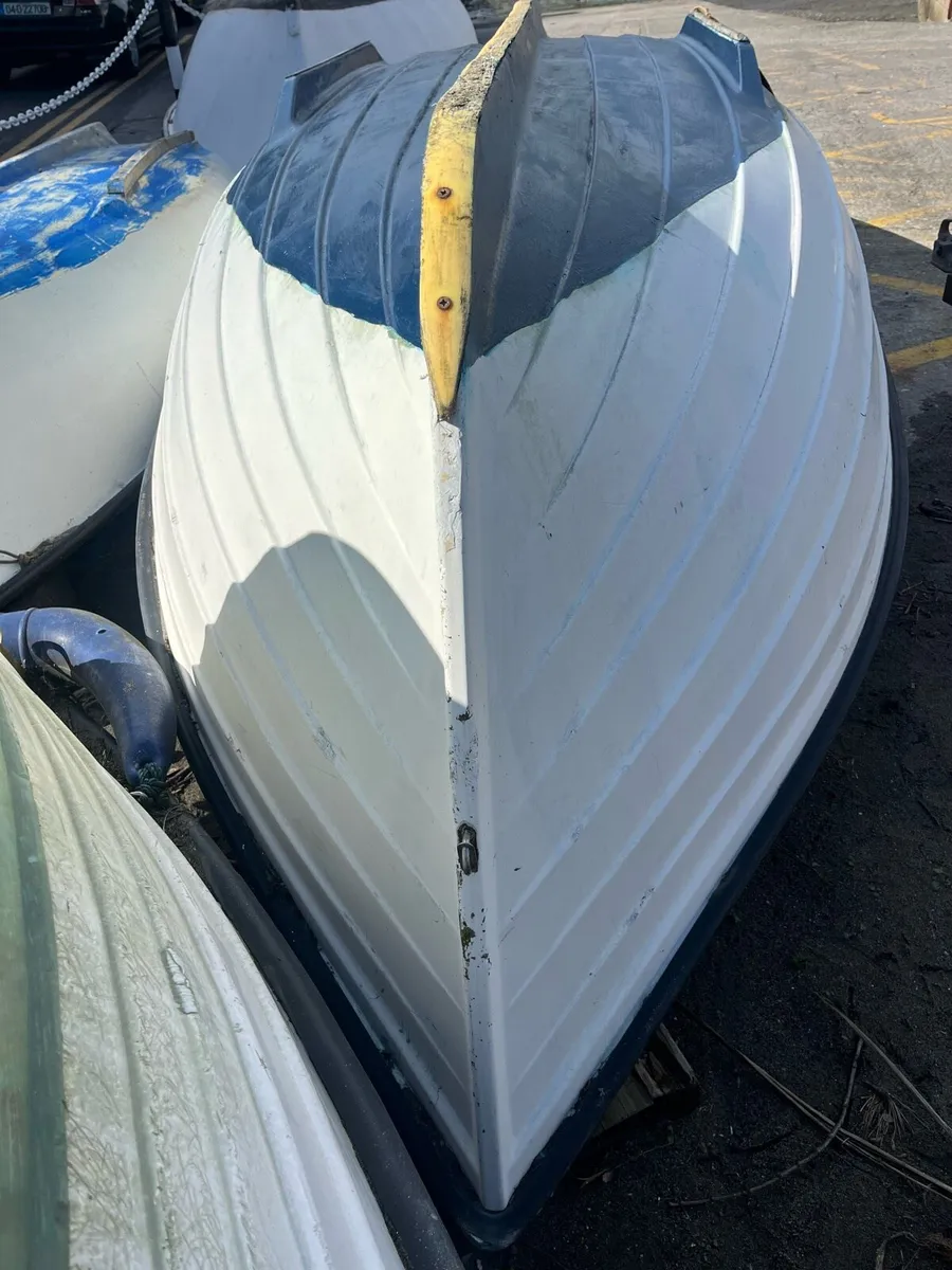 Small boat - Image 3