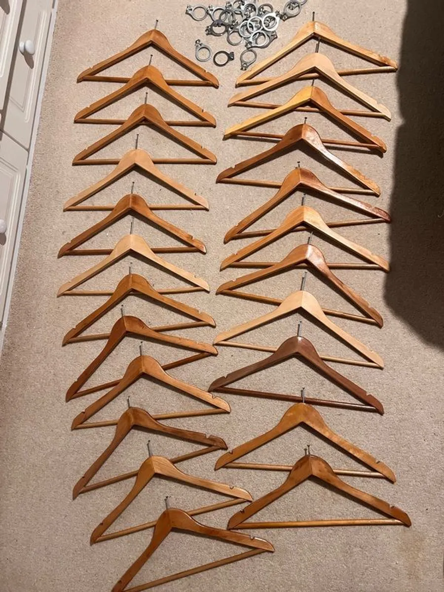 Hotel wooden hangers - Image 1