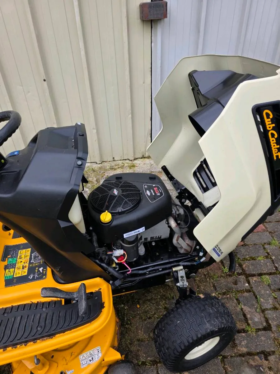 Cub Cadet CC1018 HE Ride on Mower - Image 3