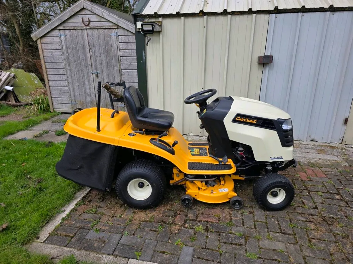 Cub Cadet CC1018 HE Ride on Mower - Image 1