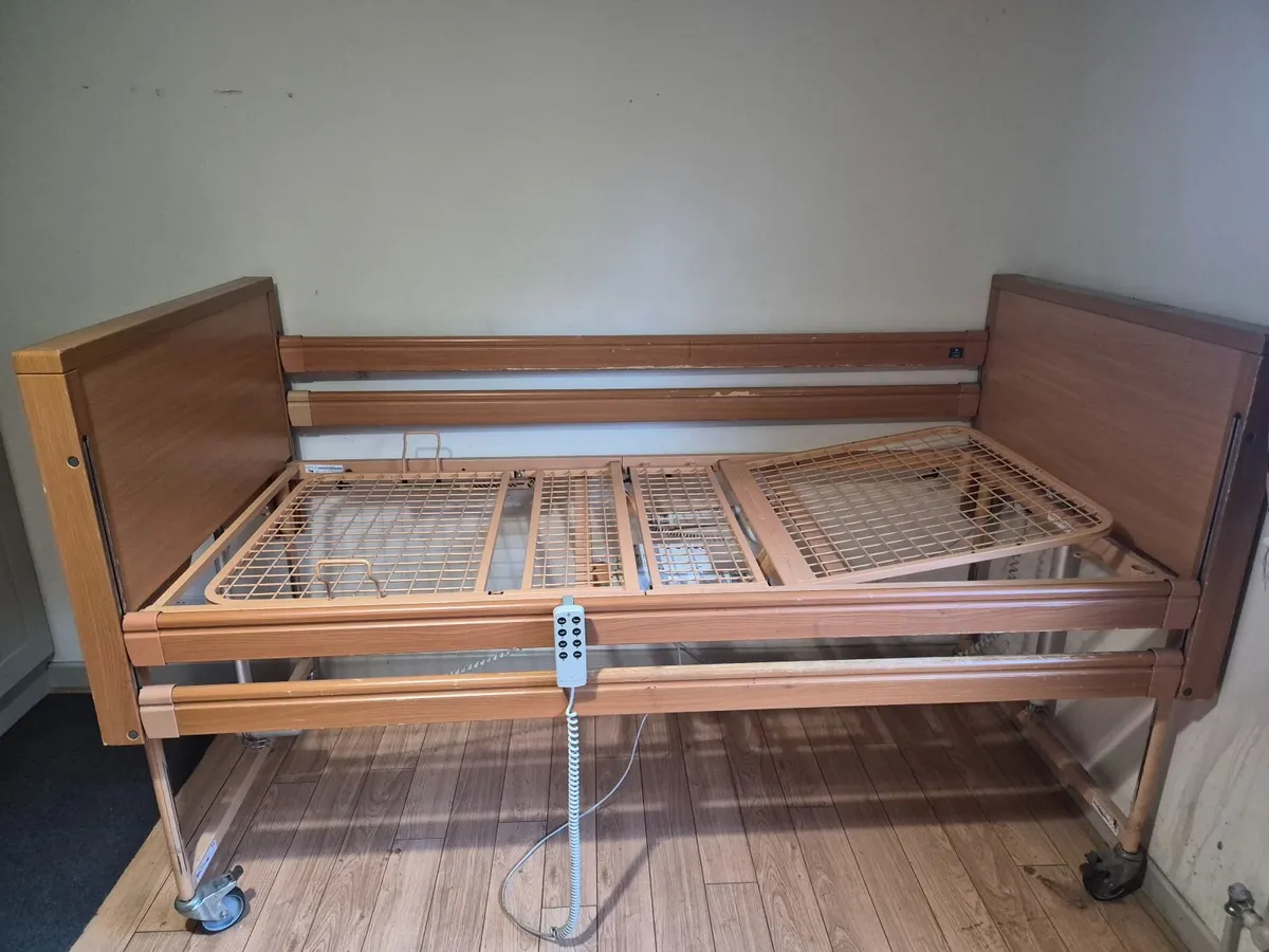 Hospital bed - Image 2