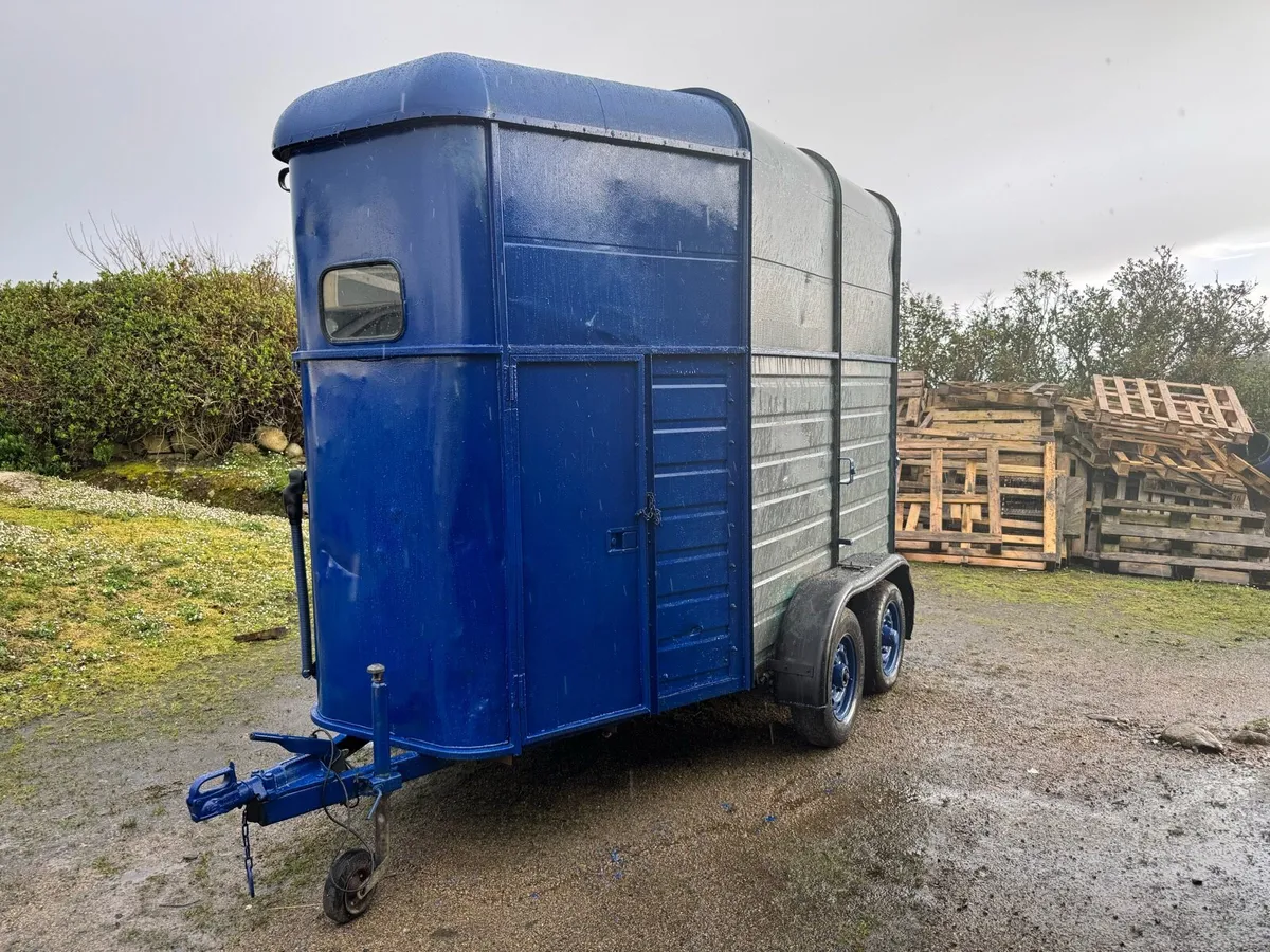 Twin horse box - Image 2