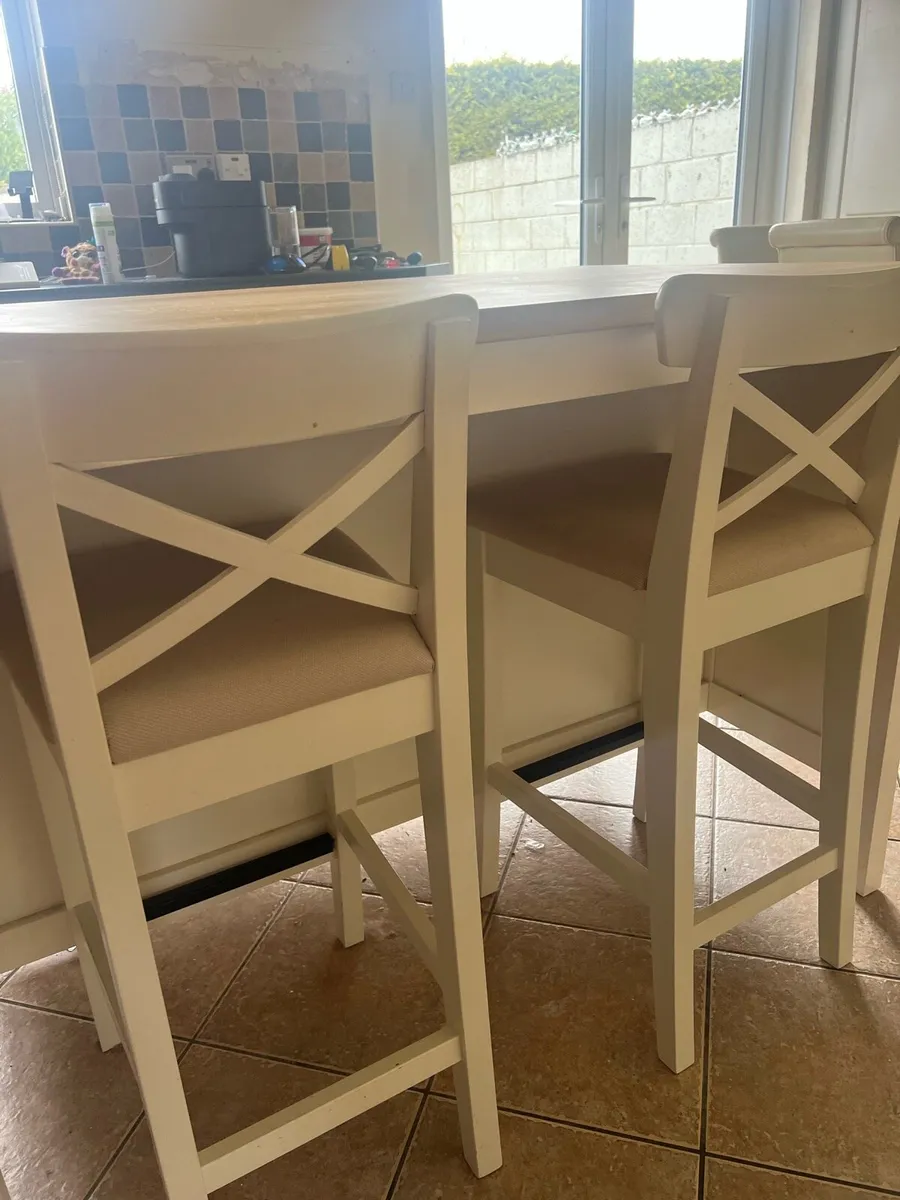 IKEA Kitchen Island and chairs - Image 4