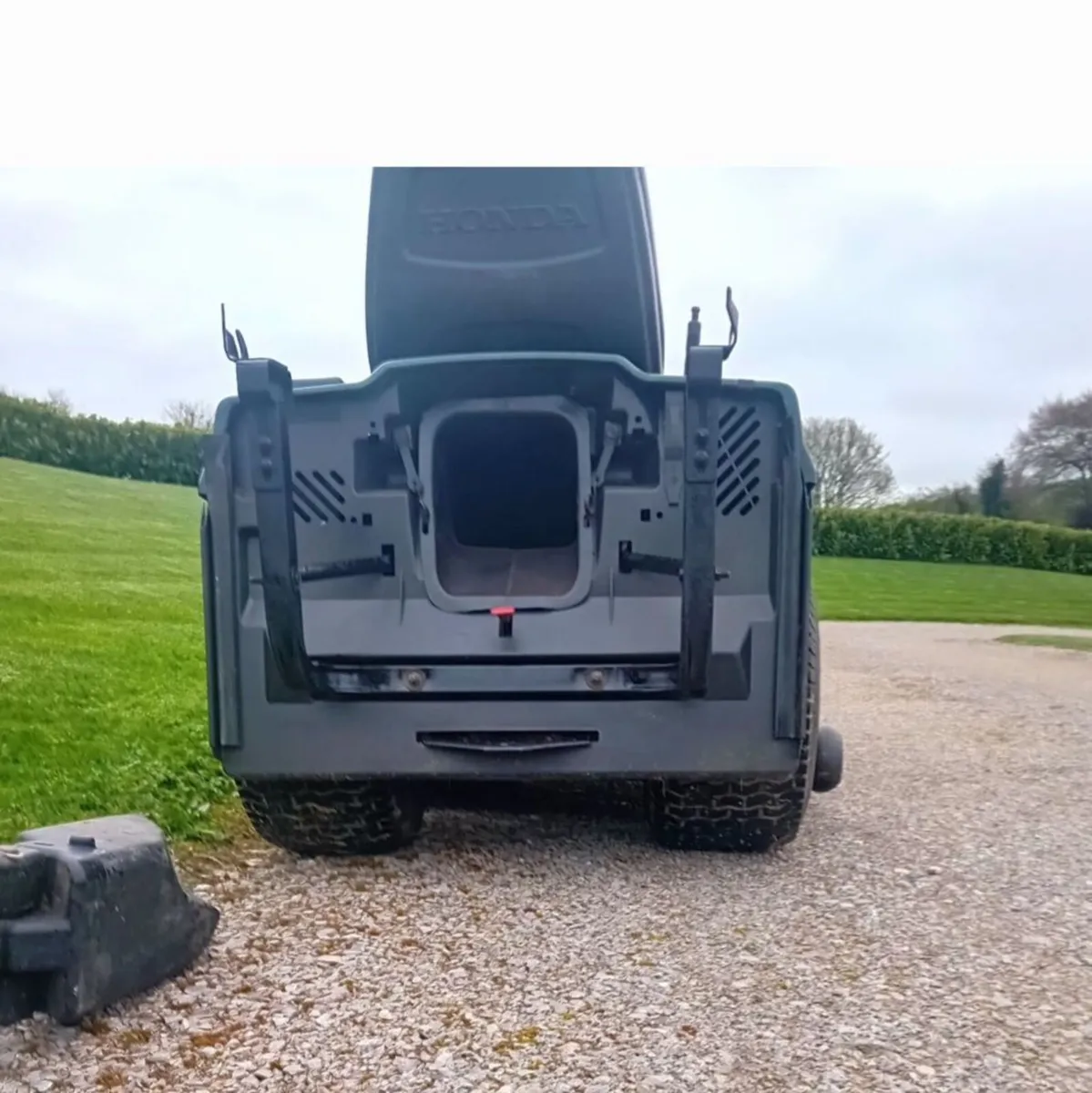 Husqvarna Electrolux Ride on Lawn Mower - Image 2