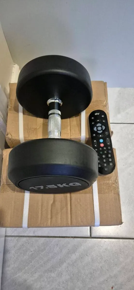 Brand new 2x17.5kilo round dumbbells - Image 1