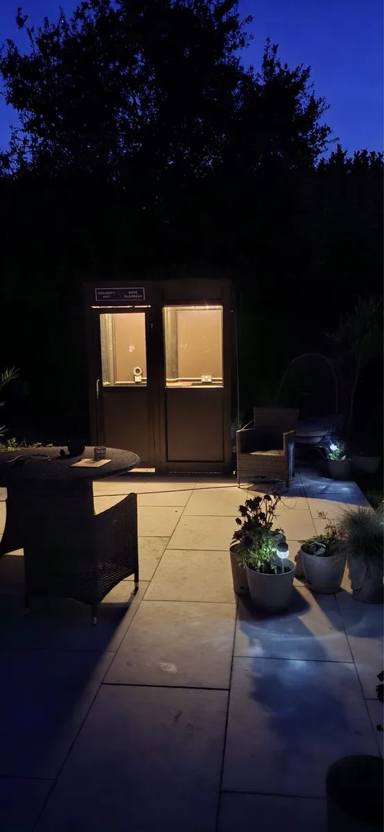 Security hut - Image 1