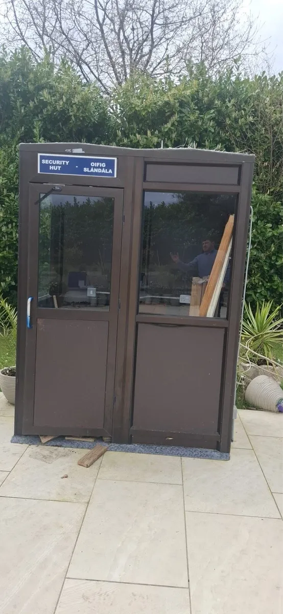 Security hut - Image 3