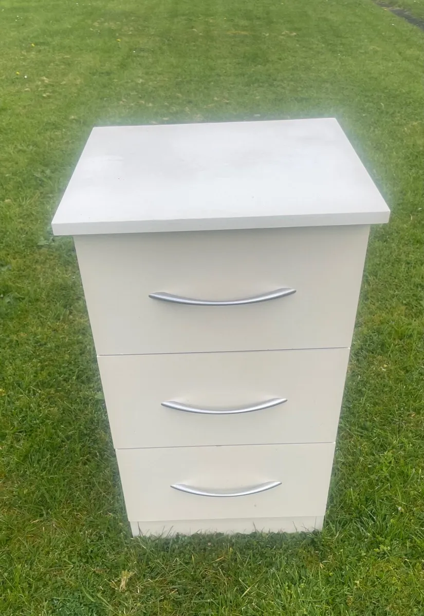 3 drawer locker - Image 1