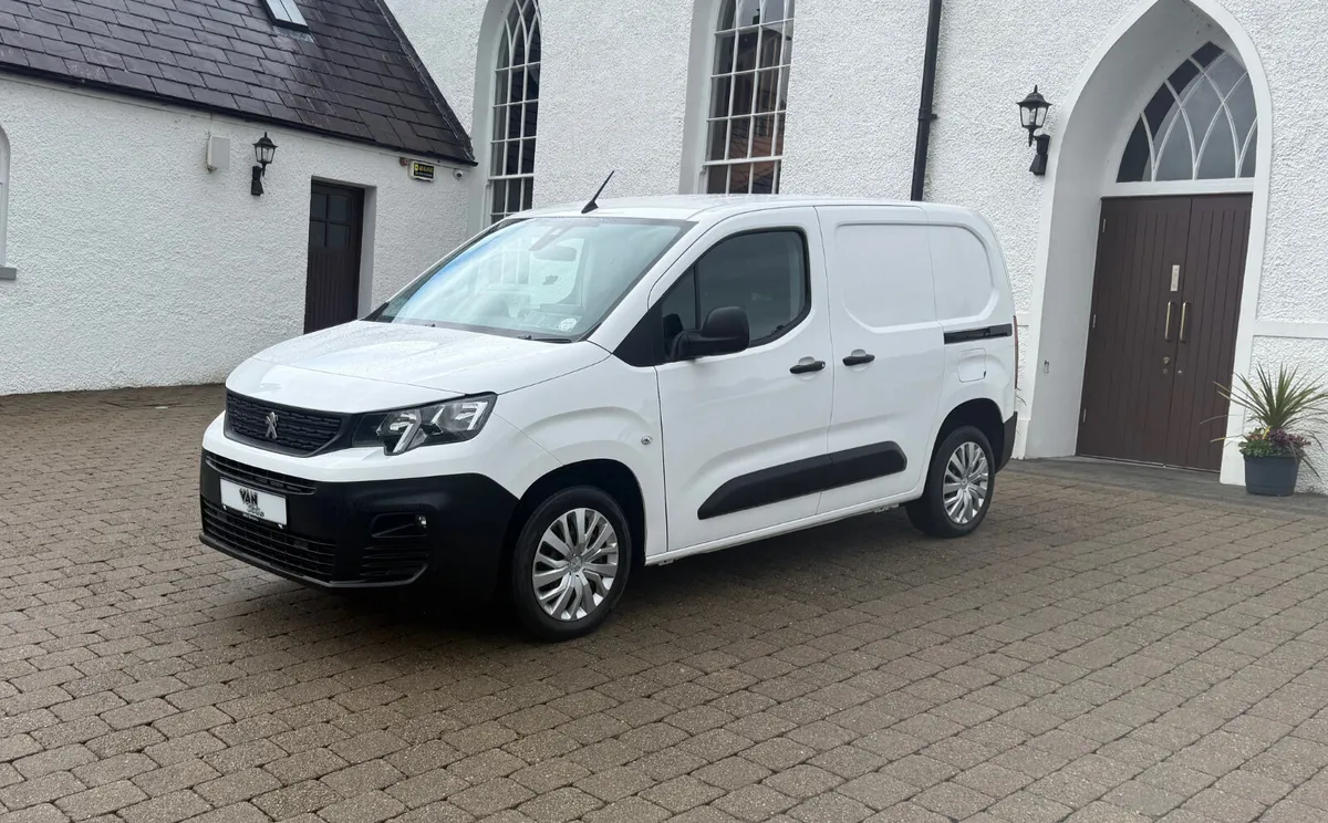 2022 Peugeot Partner Professional Plus 100bhp - Image 3
