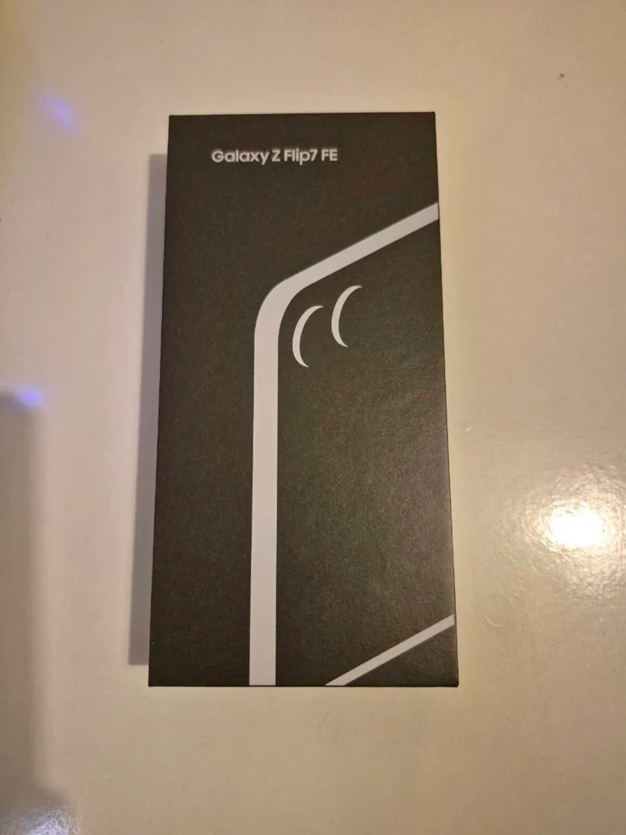 Samsung galaxy z flip 7 fe - Image 1