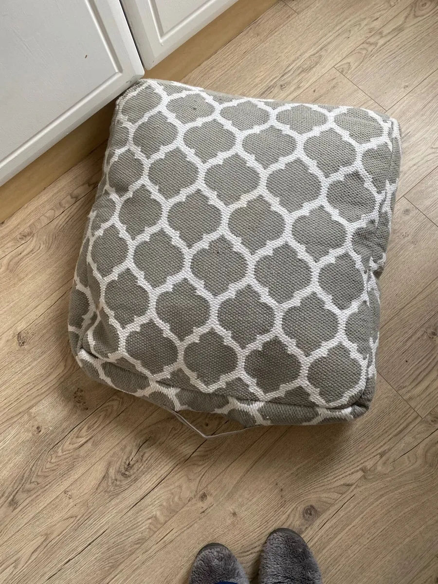 Large meditation cushion - Image 1