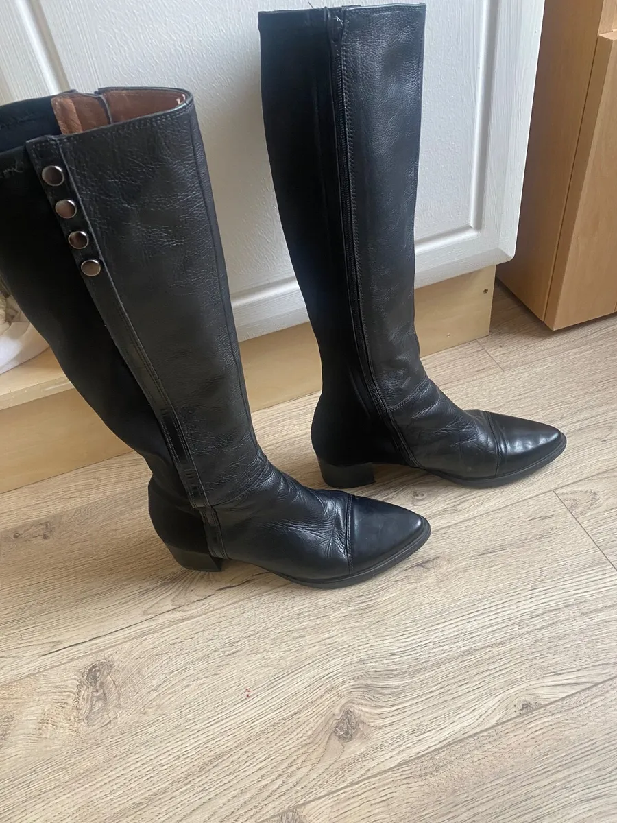 Black knee high leather boots - Image 1