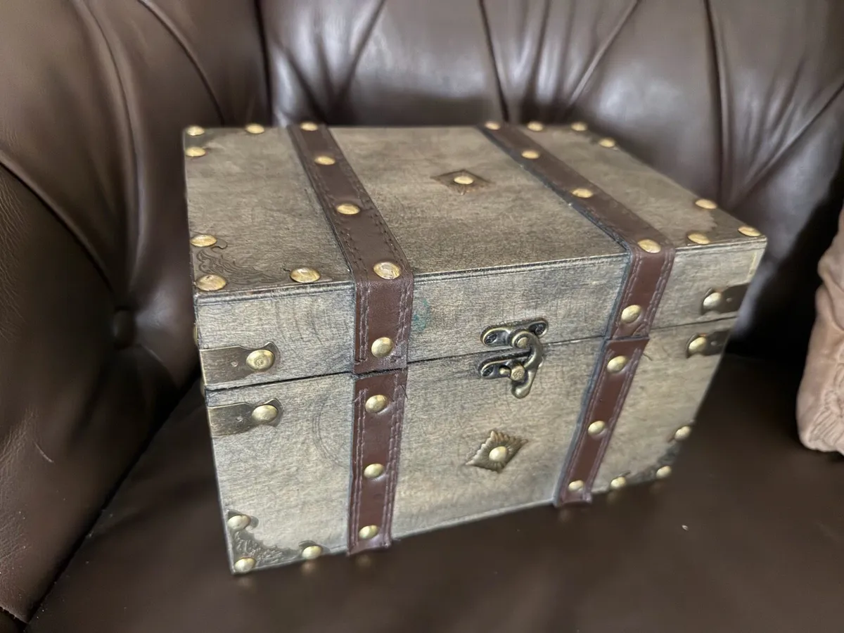 Vintage antique and collectible - Image 1