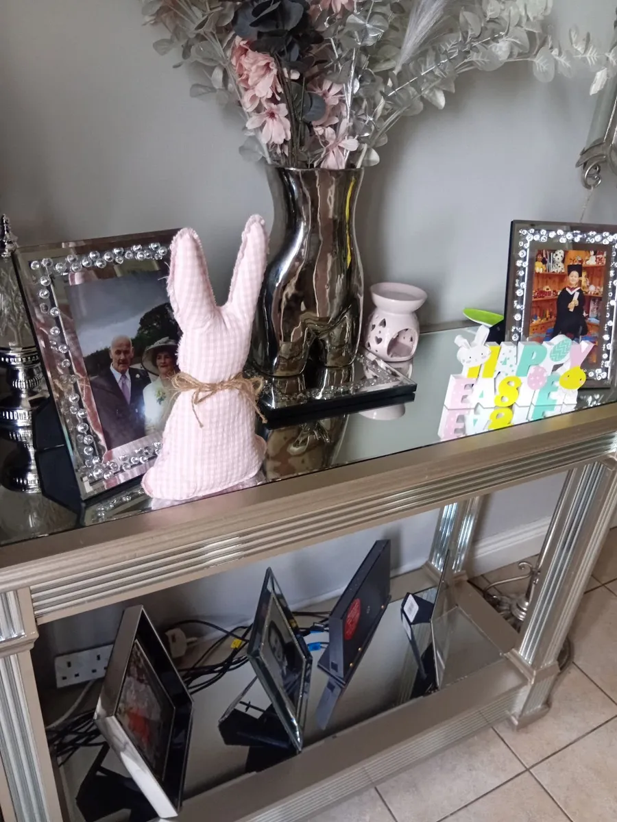 Console tables - Image 1