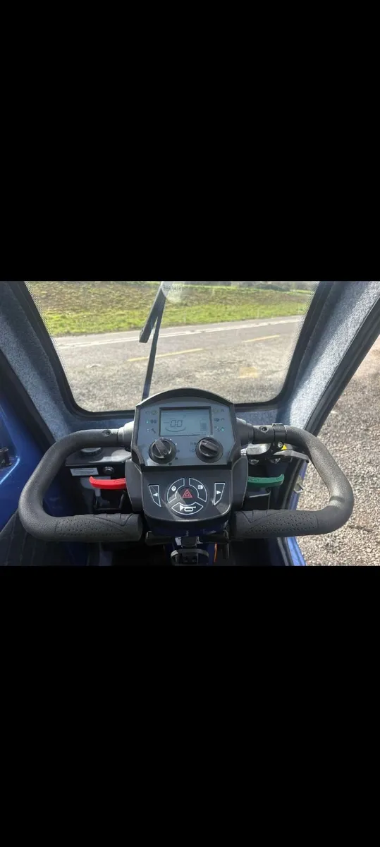 mobility scooter, cabin car - Image 2