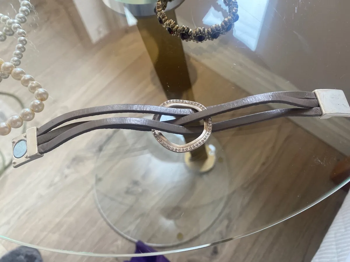 Costume bracelets - Image 4