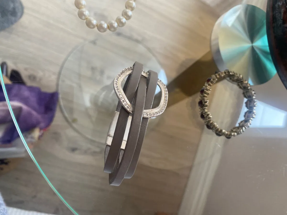 Costume bracelets - Image 2