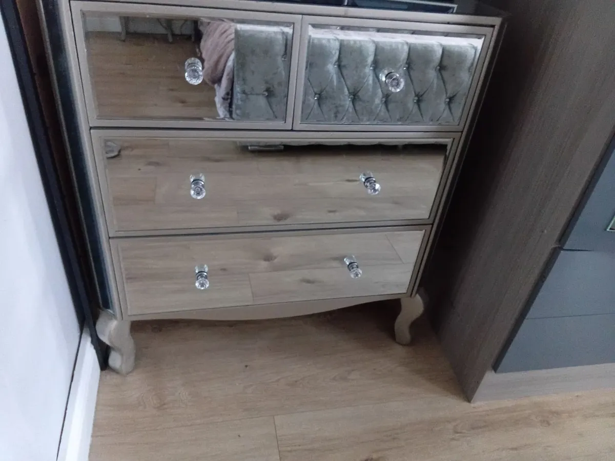 Mirrored bedroom furniture - Image 1