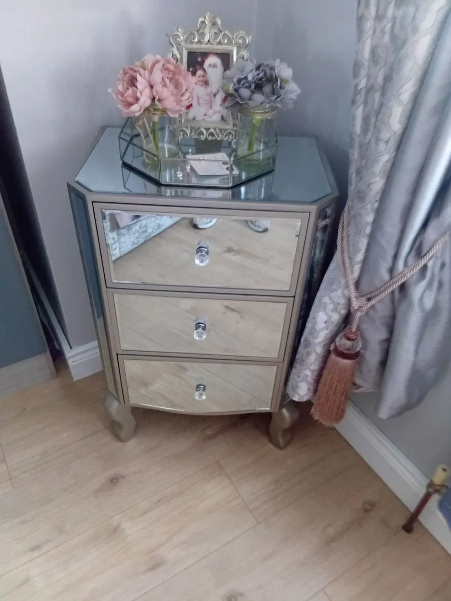 Mirrored bedroom furniture - Image 2
