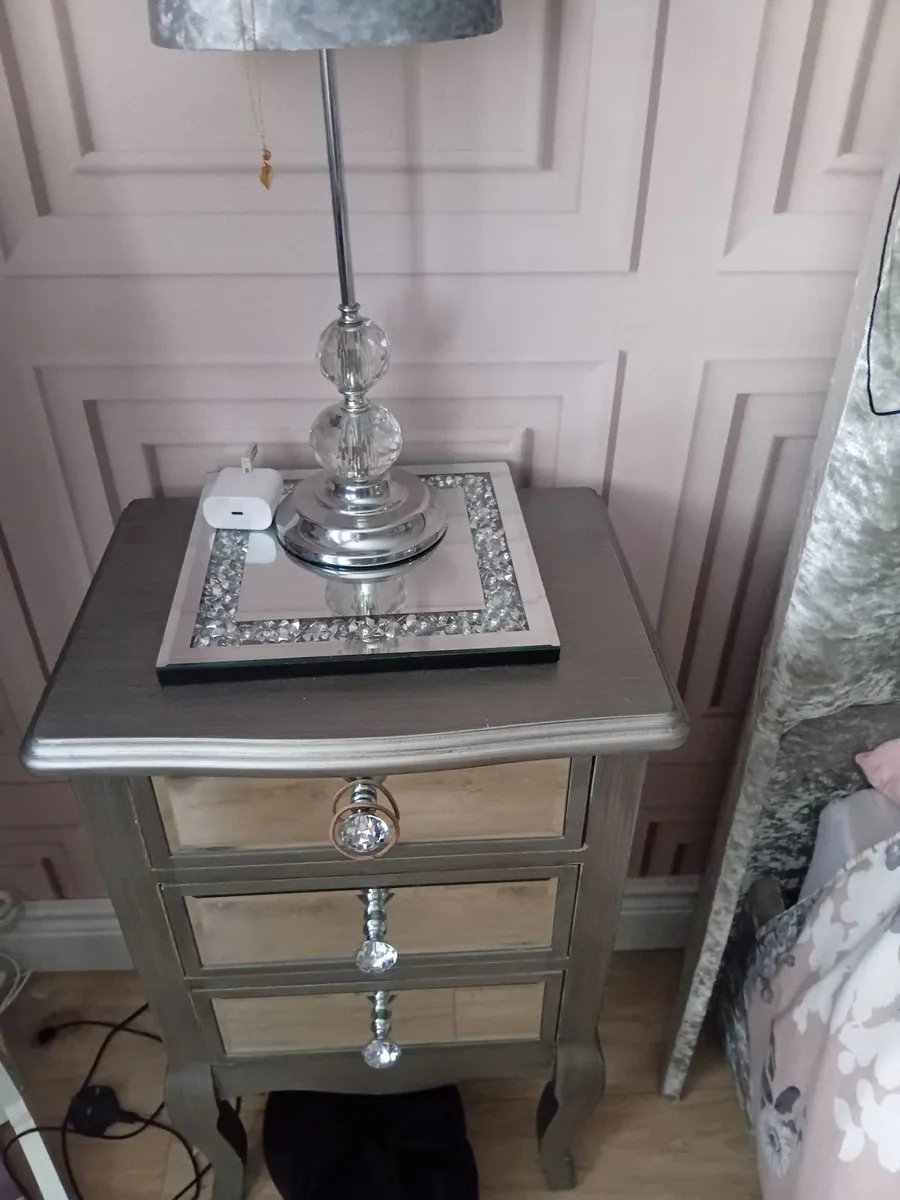 Mirrored bedroom furniture - Image 3