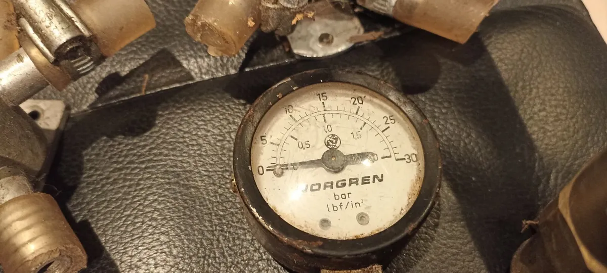 Gauges. Valves - Image 2