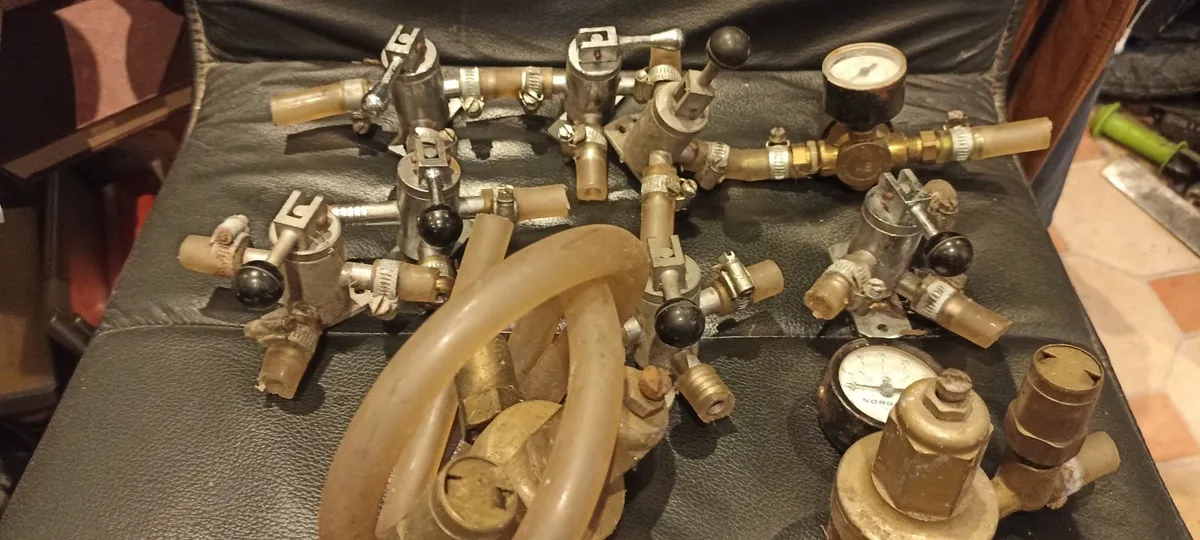 Gauges. Valves - Image 1