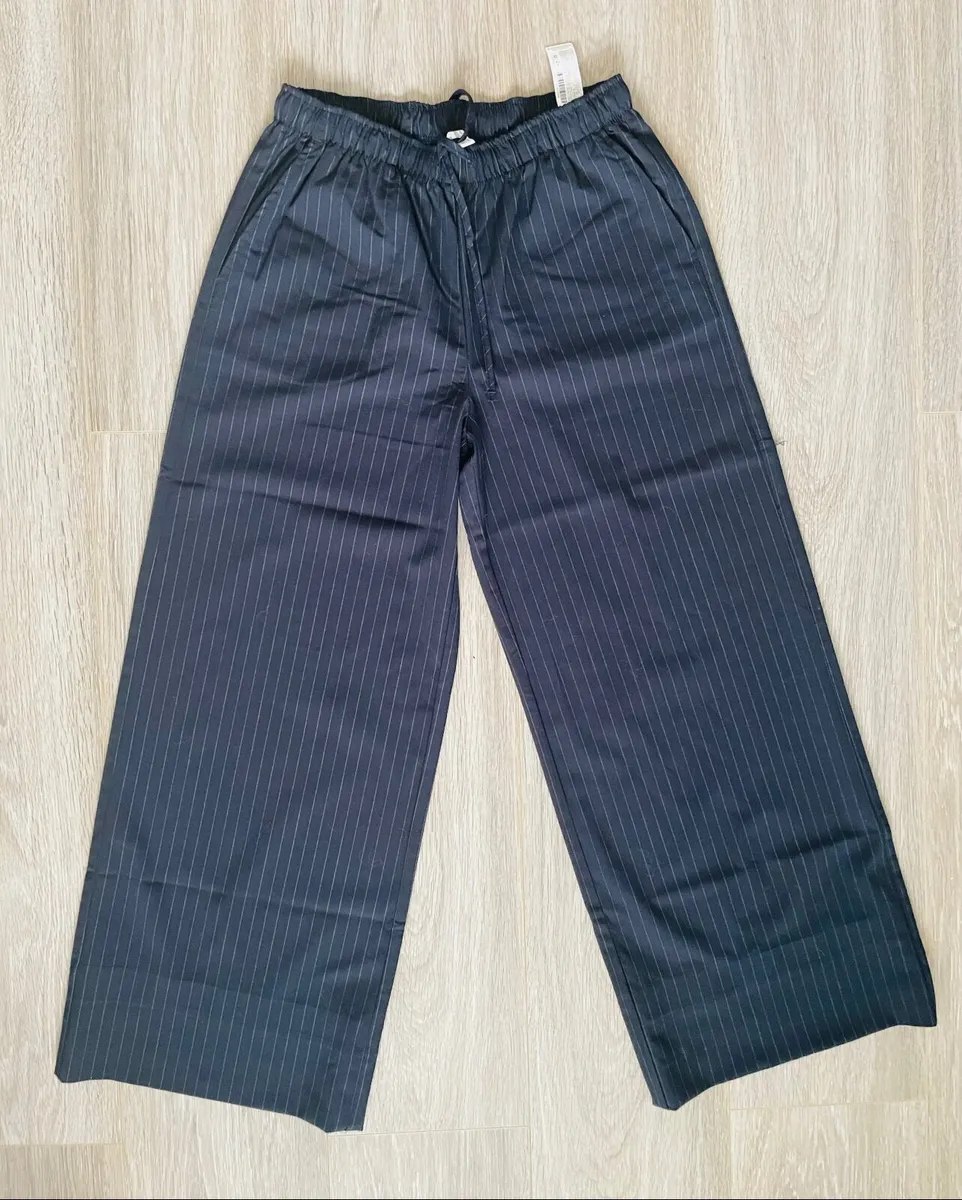 Stradivarius women's wide-leg trousers: Size S - Image 2