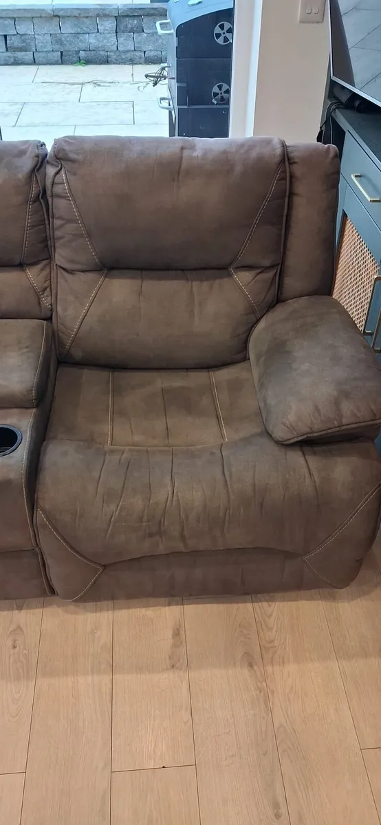 2 seater reclining and a 1 seat recliner - Image 3