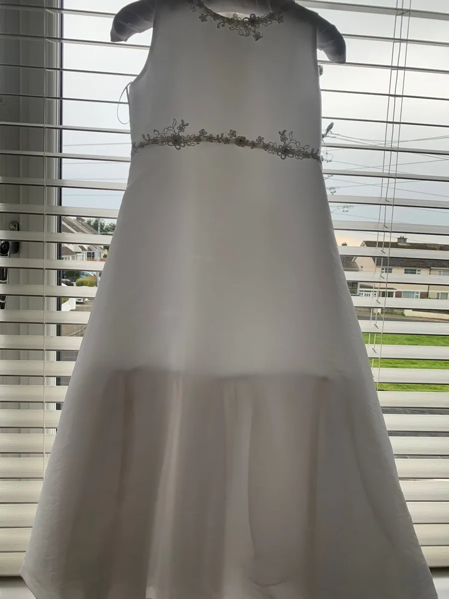 Communion dresses and boys suit - Image 1