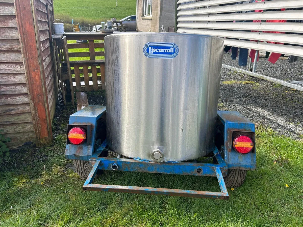780 liter stainless tank on wheels lights - Image 1