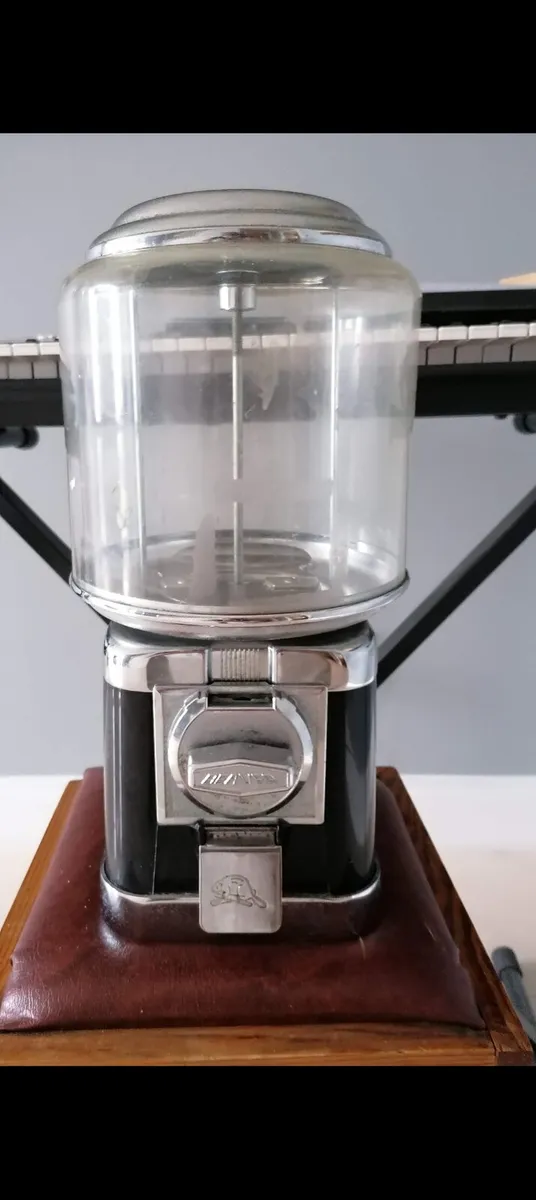 Beaver sweet vending machine - Image 1