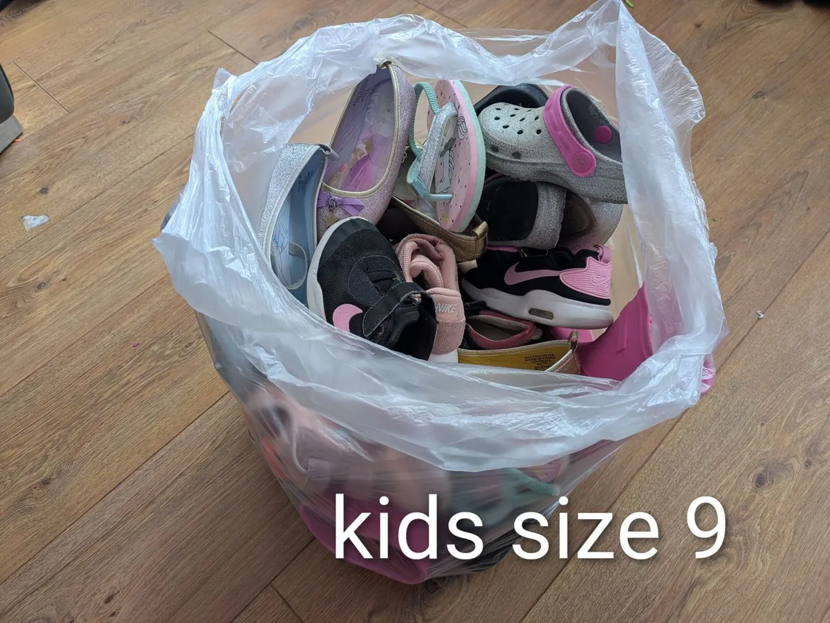 Kids shoes - Image 1