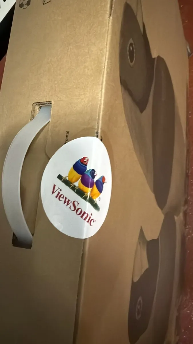 32" Monitor - Brand new! - Image 2