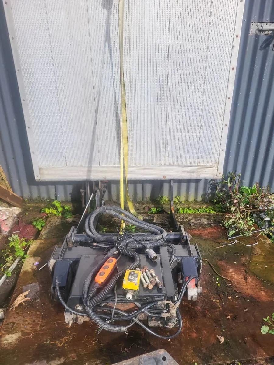 van tail lift in good condition - Image 1